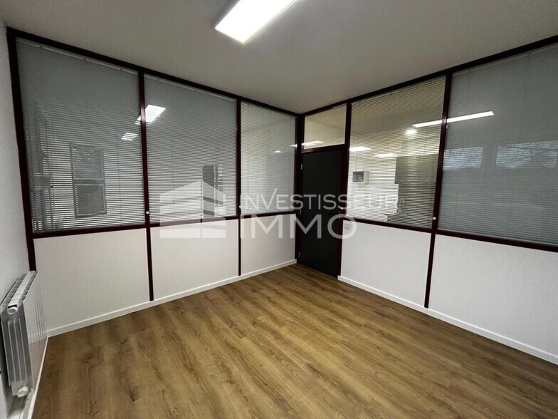 Office in Torcy for sale - Building Photo - Image 3 of 20