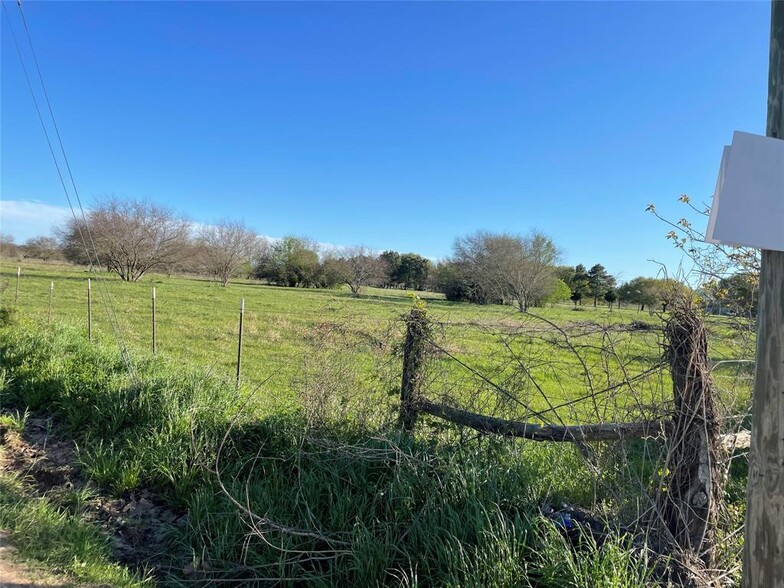 0000 Tomlinson Rd, Wallis, TX for sale - Primary Photo - Image 1 of 1