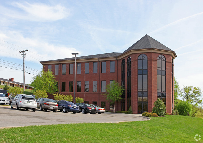 9202 S Northshore Dr, Knoxville, TN for lease - Building Photo - Image 1 of 7