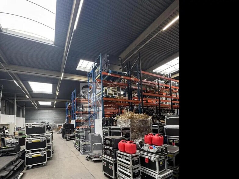 Industrial in Wissous for lease - Interior Photo - Image 2 of 4