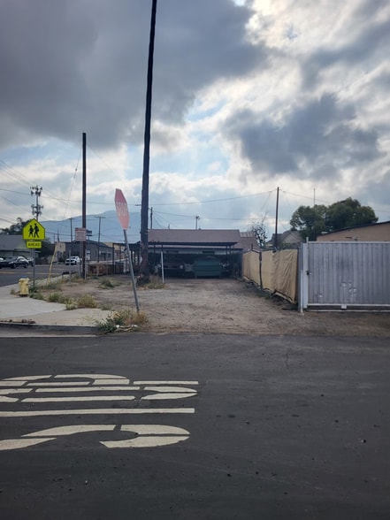 982 1/2 Center St, Riverside, CA for sale - Primary Photo - Image 3 of 4