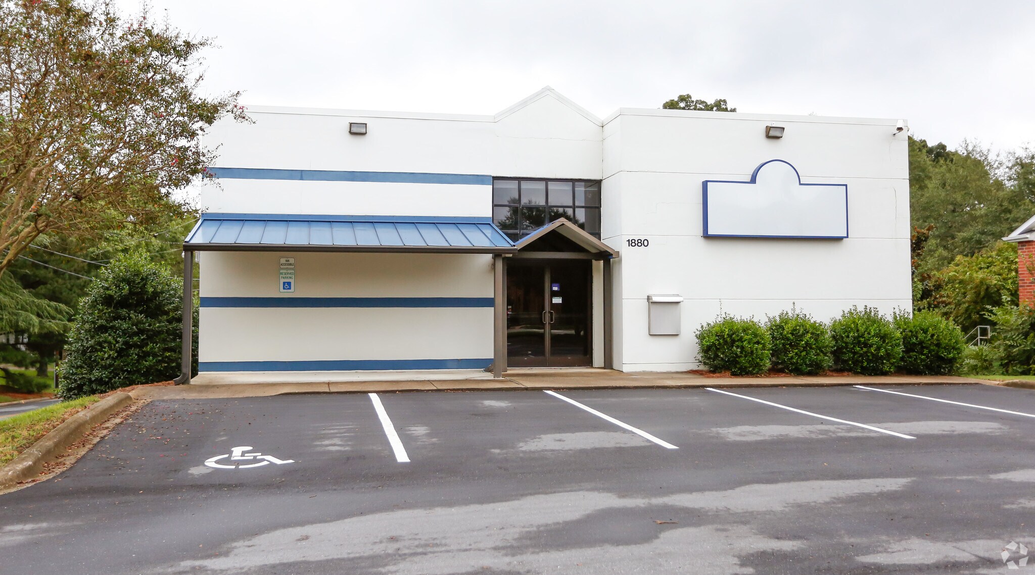 1880 N Center St, Hickory, NC for sale Primary Photo- Image 1 of 1