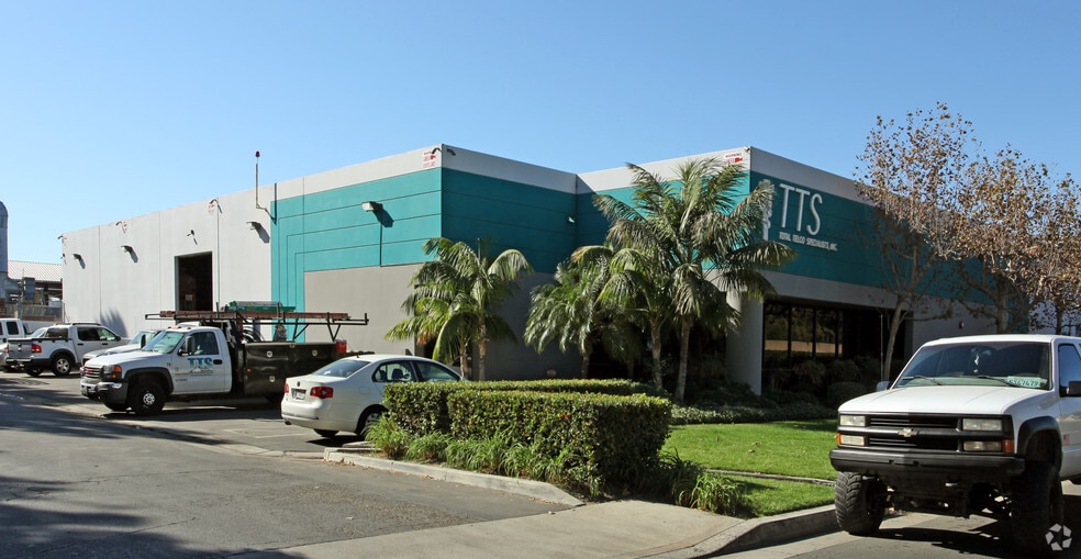 602 W Southern Ave, Orange, CA for lease - Primary Photo - Image 3 of 7