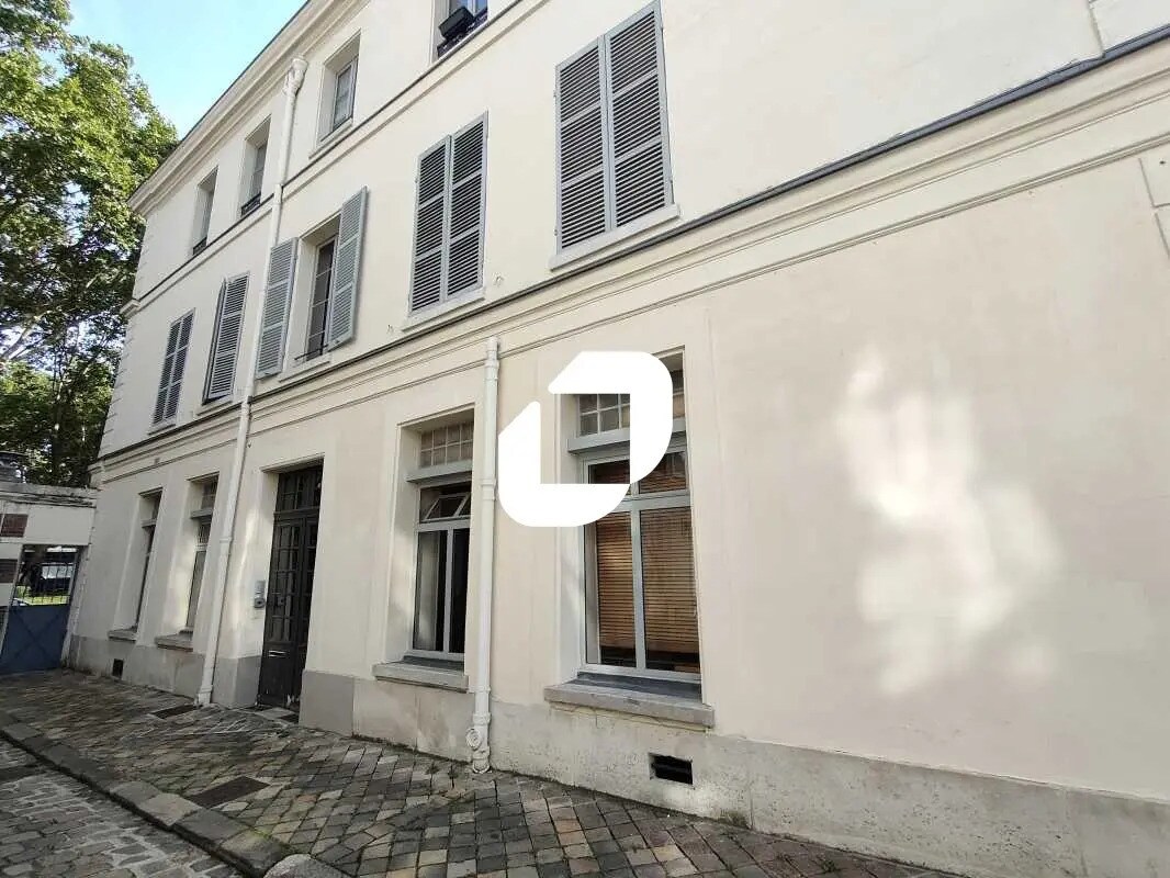 Office in Versailles for lease Building Photo- Image 1 of 31