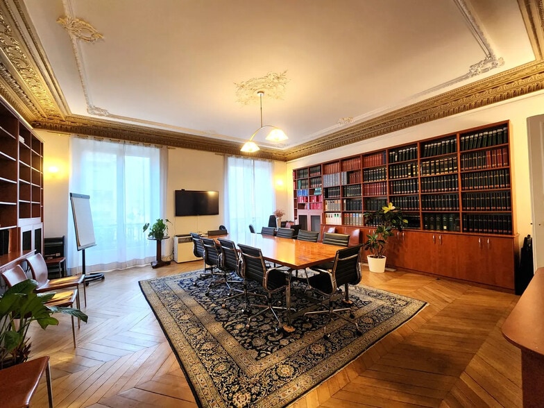 90 Rue D'Amsterdam, Paris for sale - Building Photo - Image 3 of 30