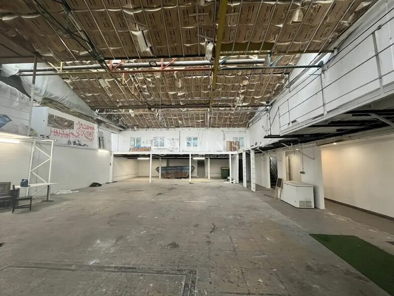 Flex in Montreuil for sale - Interior Photo - Image 2 of 10