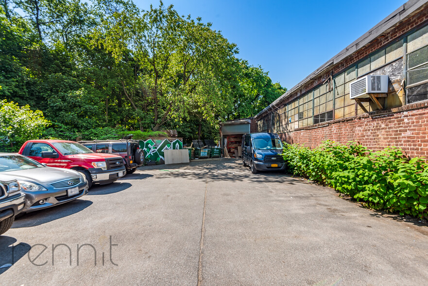 5606 Cooper Ave, Glendale, NY for lease - Building Photo - Image 3 of 38