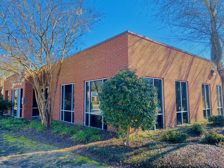 16 Chatham Ctr S, Savannah, GA for sale - Building Photo - Image 1 of 1