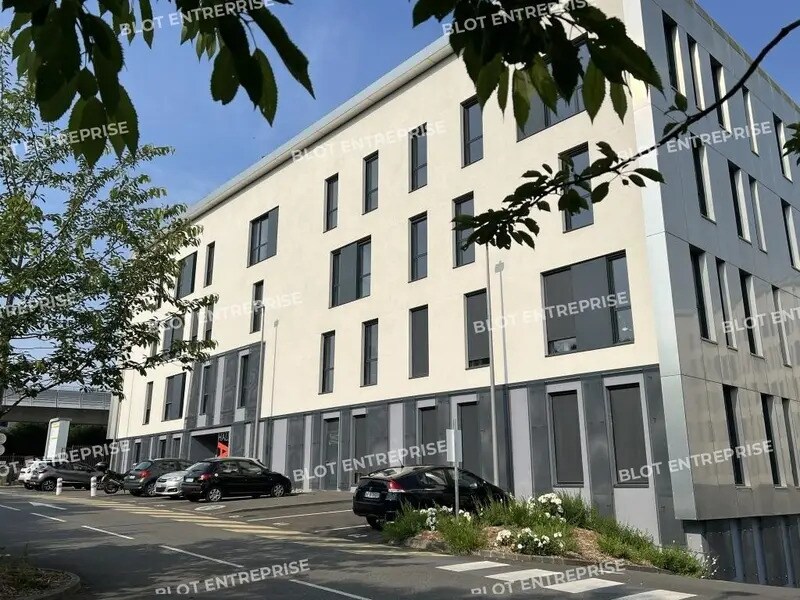 Office in Cesson-Sévigné for lease Building Photo- Image 1 of 5