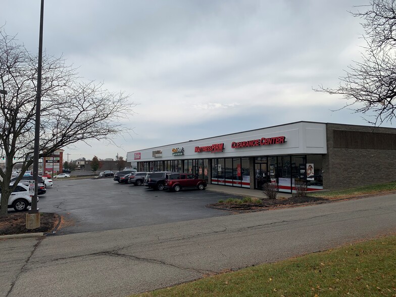125-139 E Kemper Rd, Cincinnati, OH for lease - Building Photo - Image 3 of 8