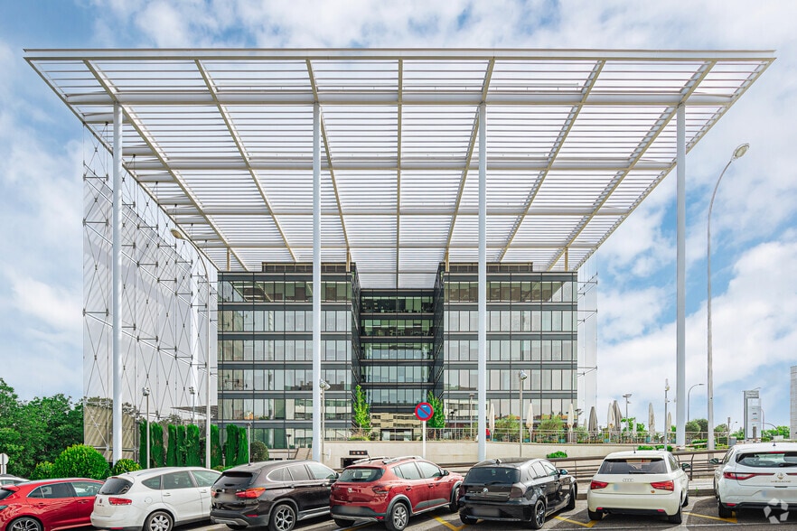 Calle de la Mahonia, 2, Madrid, Madrid for lease - Building Photo - Image 2 of 5