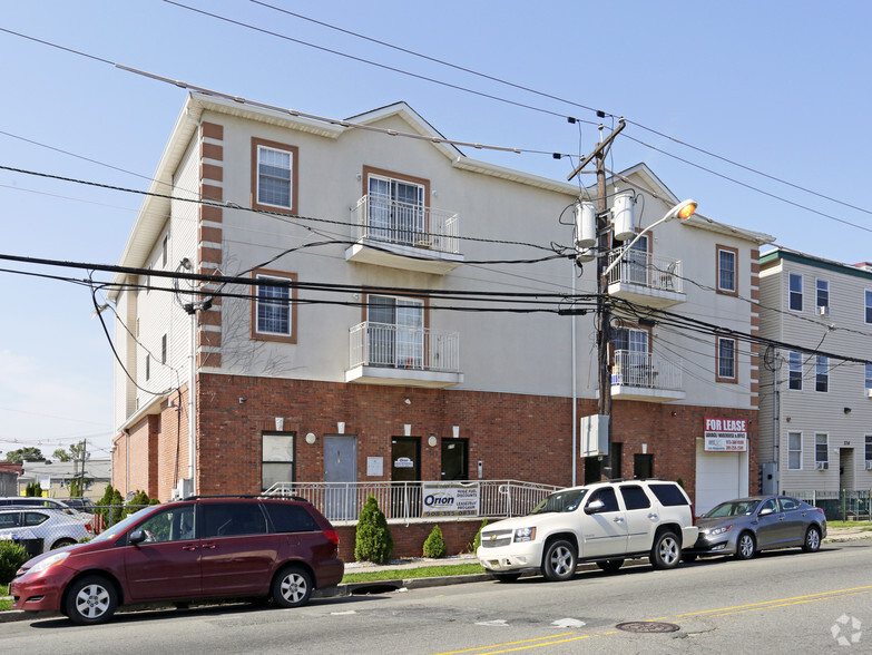 210-212 Trumbull St, Elizabeth, NJ for sale - Primary Photo - Image 1 of 8