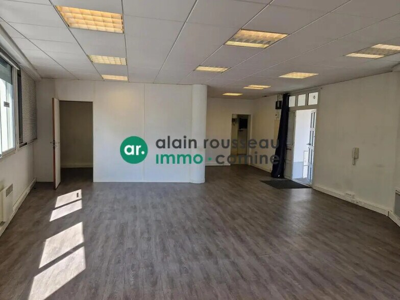 Retail in Cholet for sale - Interior Photo - Image 3 of 8