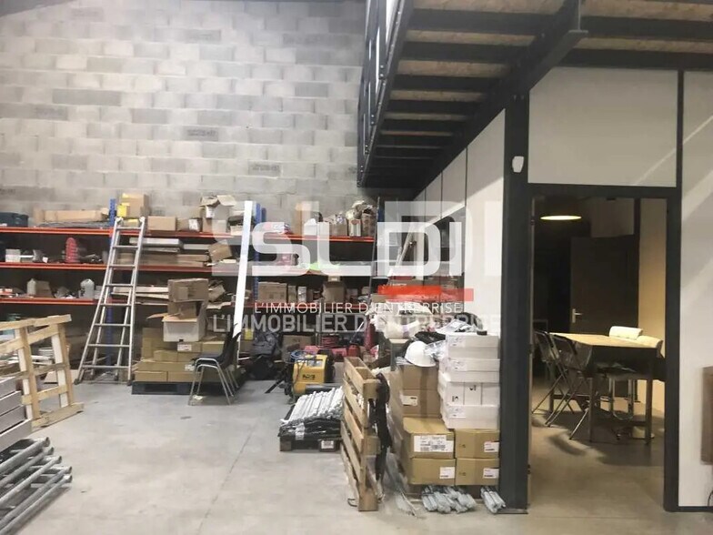 Office in Chassieu for lease - Interior Photo - Image 2 of 7