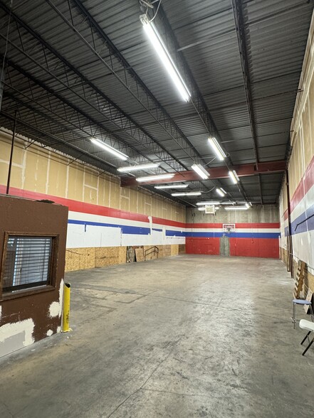 6056-6078 E 49th Ave, Commerce City, CO for lease - Building Photo - Image 3 of 9