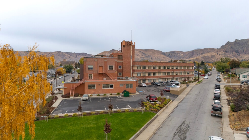 300 S Okanogan Ave, Wenatchee, WA for sale - Building Photo - Image 2 of 19