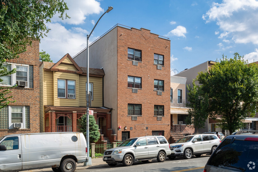 Multifamily in Bronx, NY for sale - Primary Photo - Image 1 of 1