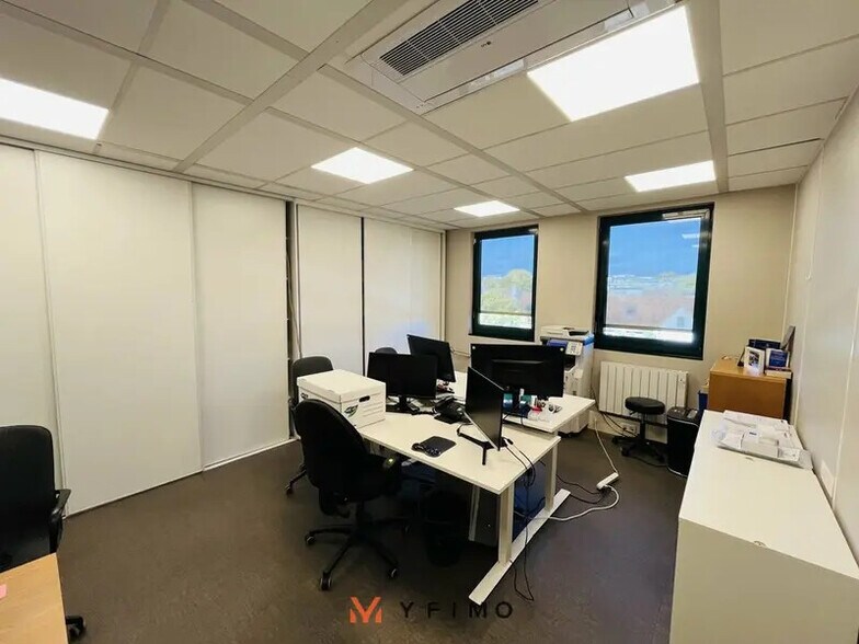 Office in Saint-Germain-en-Laye for lease - Interior Photo - Image 2 of 4