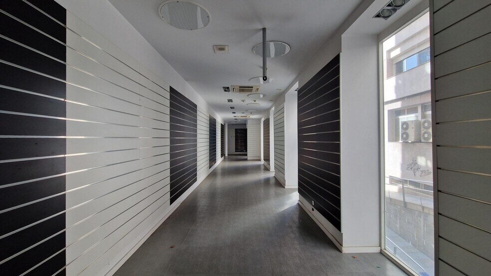 Retail in Ourense for lease - Building Photo - Image 3 of 12