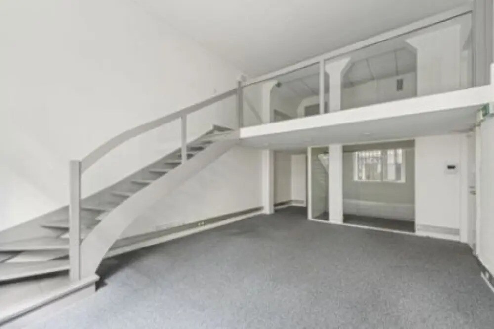 16 Rue D'Athenes, Paris for sale Interior Photo- Image 1 of 1