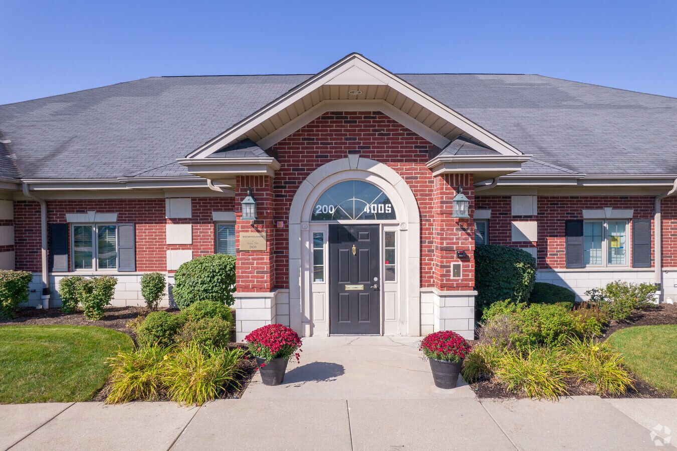 2420 Ravine Way, Glenview, IL 60025