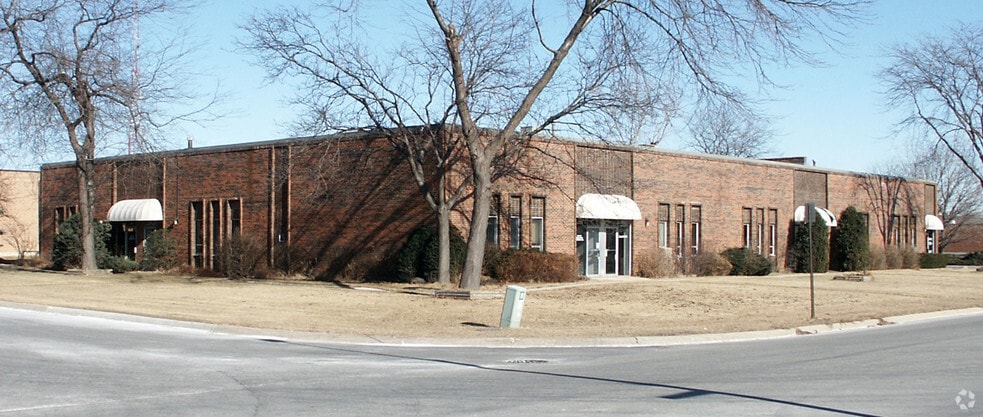 208-216 W University Dr, Arlington Heights, IL for lease - Building Photo - Image 2 of 9