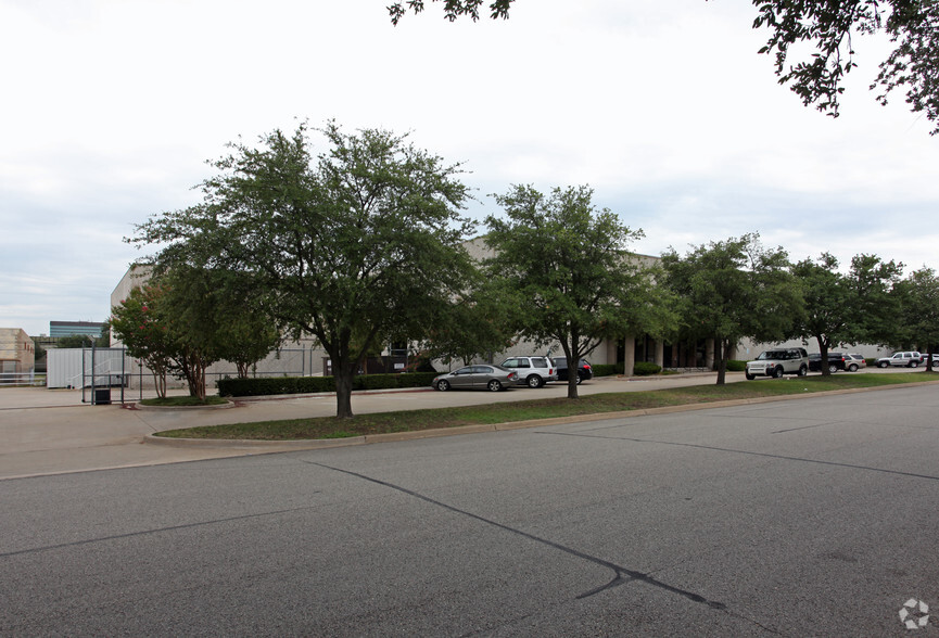 13766 Beta Rd, Dallas, TX for lease - Building Photo - Image 2 of 4