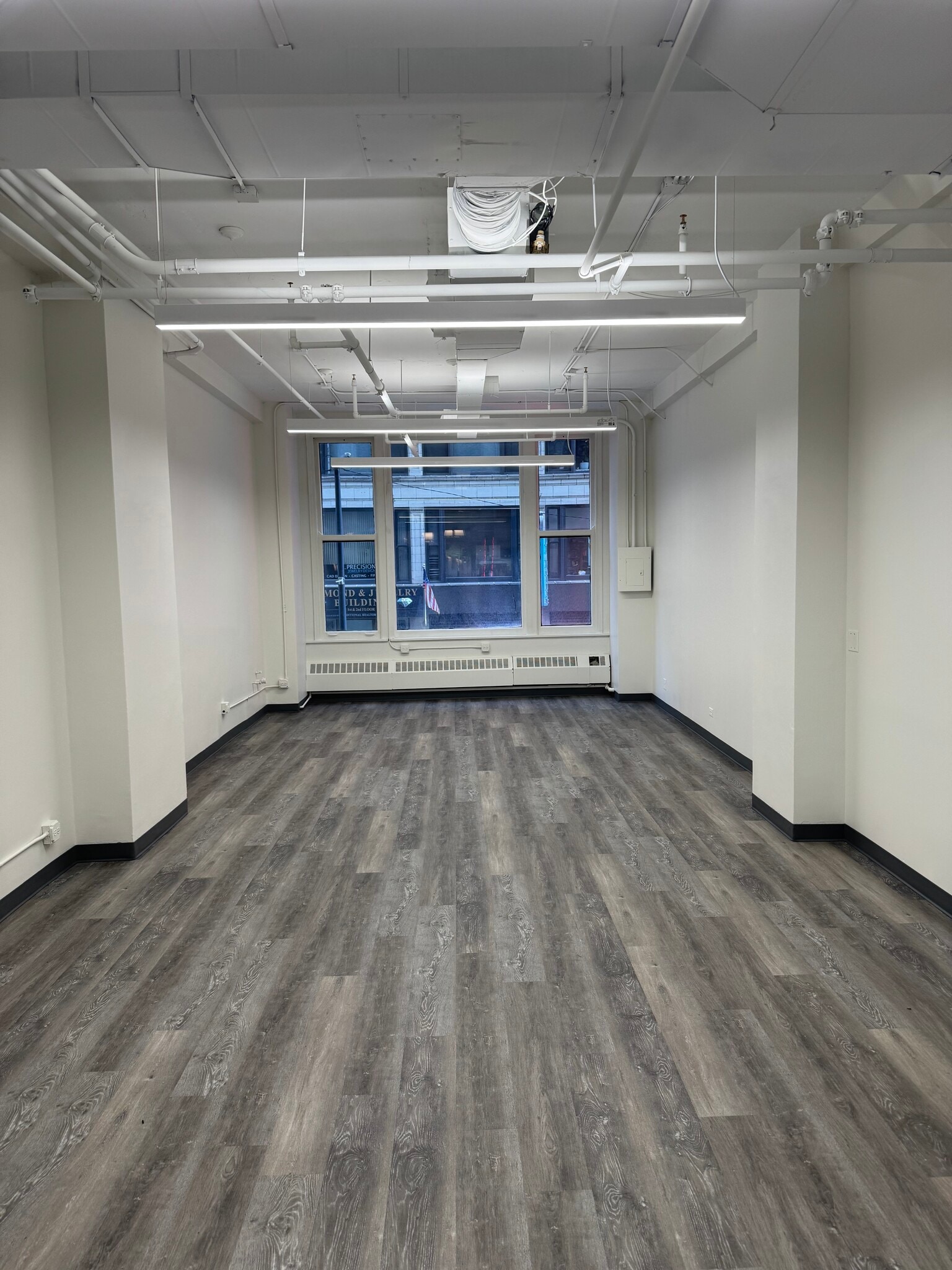 5 S Wabash Ave, Chicago, IL for lease Interior Photo- Image 1 of 3