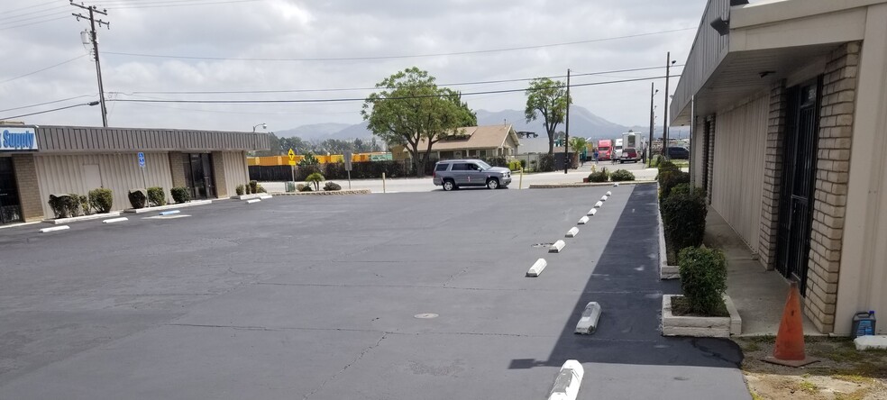 2491-2501 Rubidoux Blvd portfolio of 4 properties for sale on LoopNet.com - Building Photo - Image 3 of 9