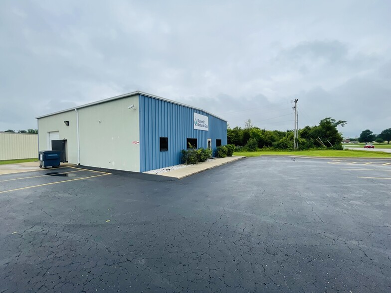 1201 Deadra Dr, Lebanon, MO for lease - Primary Photo - Image 1 of 12