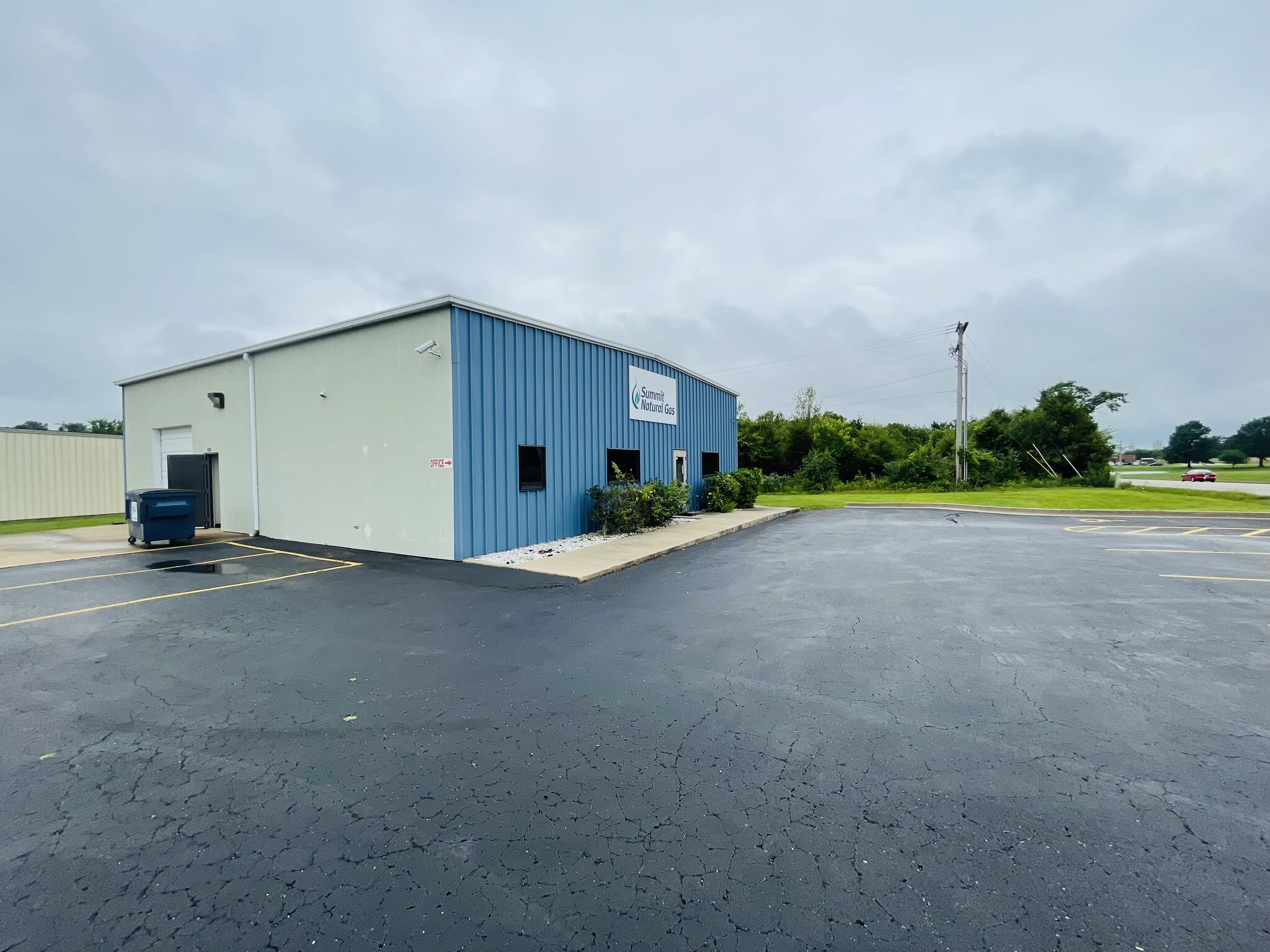 1201 Deadra Dr, Lebanon, MO for lease Primary Photo- Image 1 of 13