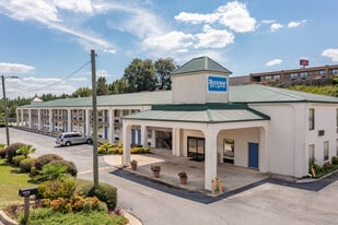 Home Town Inn & Suites Macon - Motel
