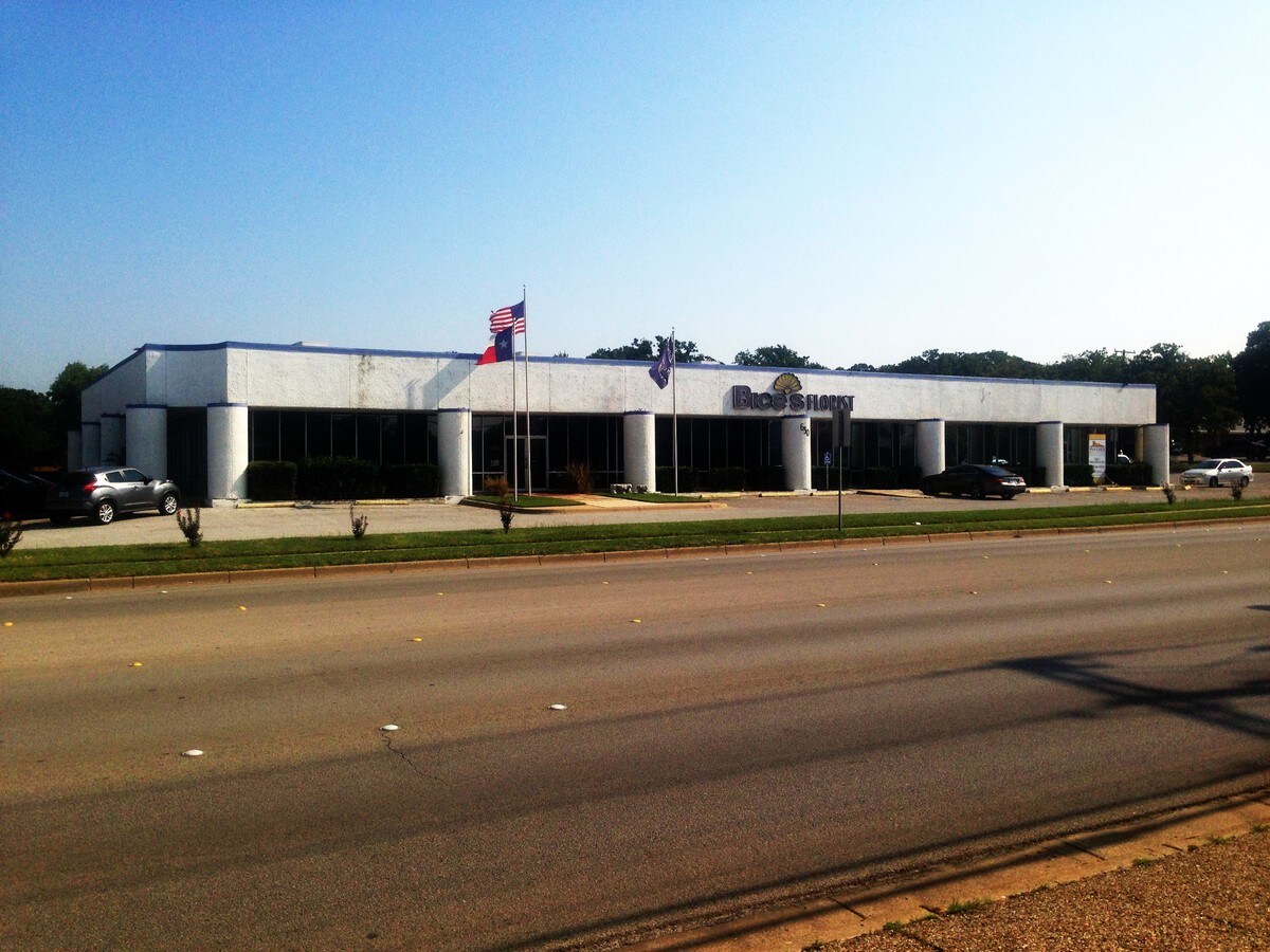 650 W Bedford Euless Rd, Hurst, TX 76053