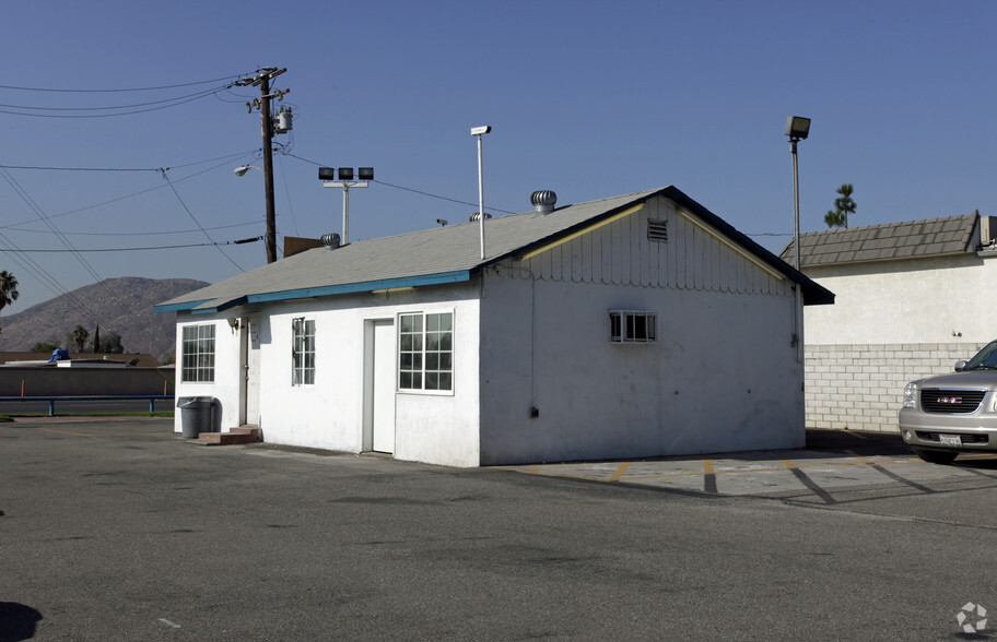 17270 Valley Blvd, Fontana, CA for lease - Building Photo - Image 1 of 4