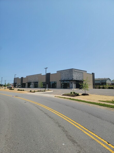 3900 Hollingwood Blvd, Clarksville, TN for lease - Primary Photo - Image 1 of 6