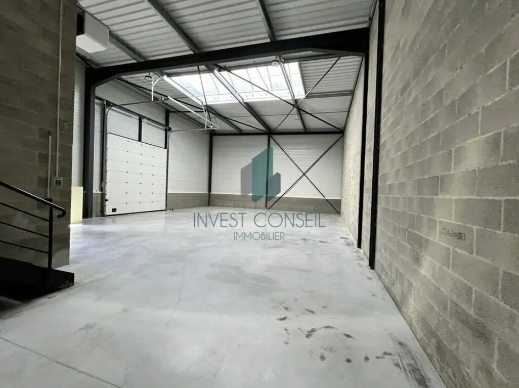 Flex in Champagne-sur-Oise for lease Interior Photo- Image 1 of 5