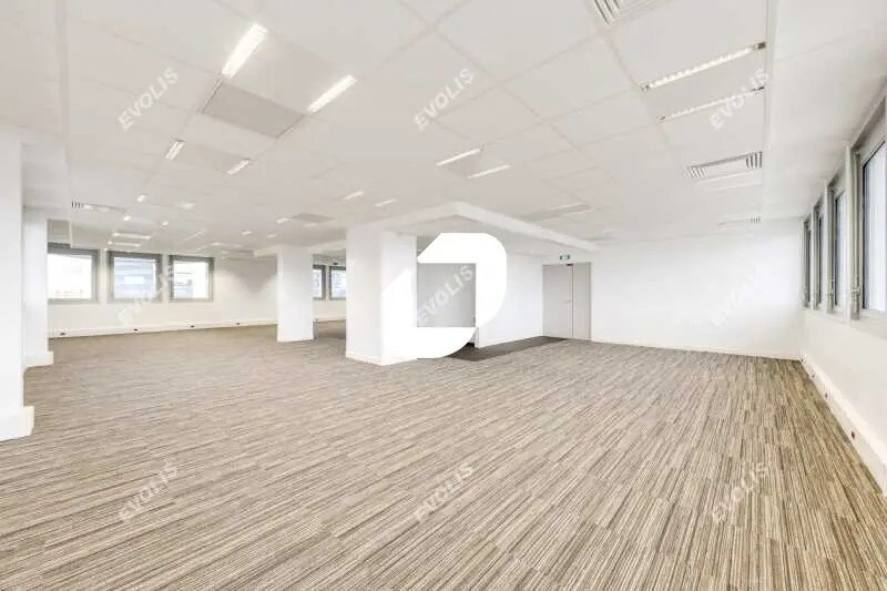 11 Avenue Morane Saulnier, Vélizy-Villacoublay for lease - Building Photo - Image 3 of 32