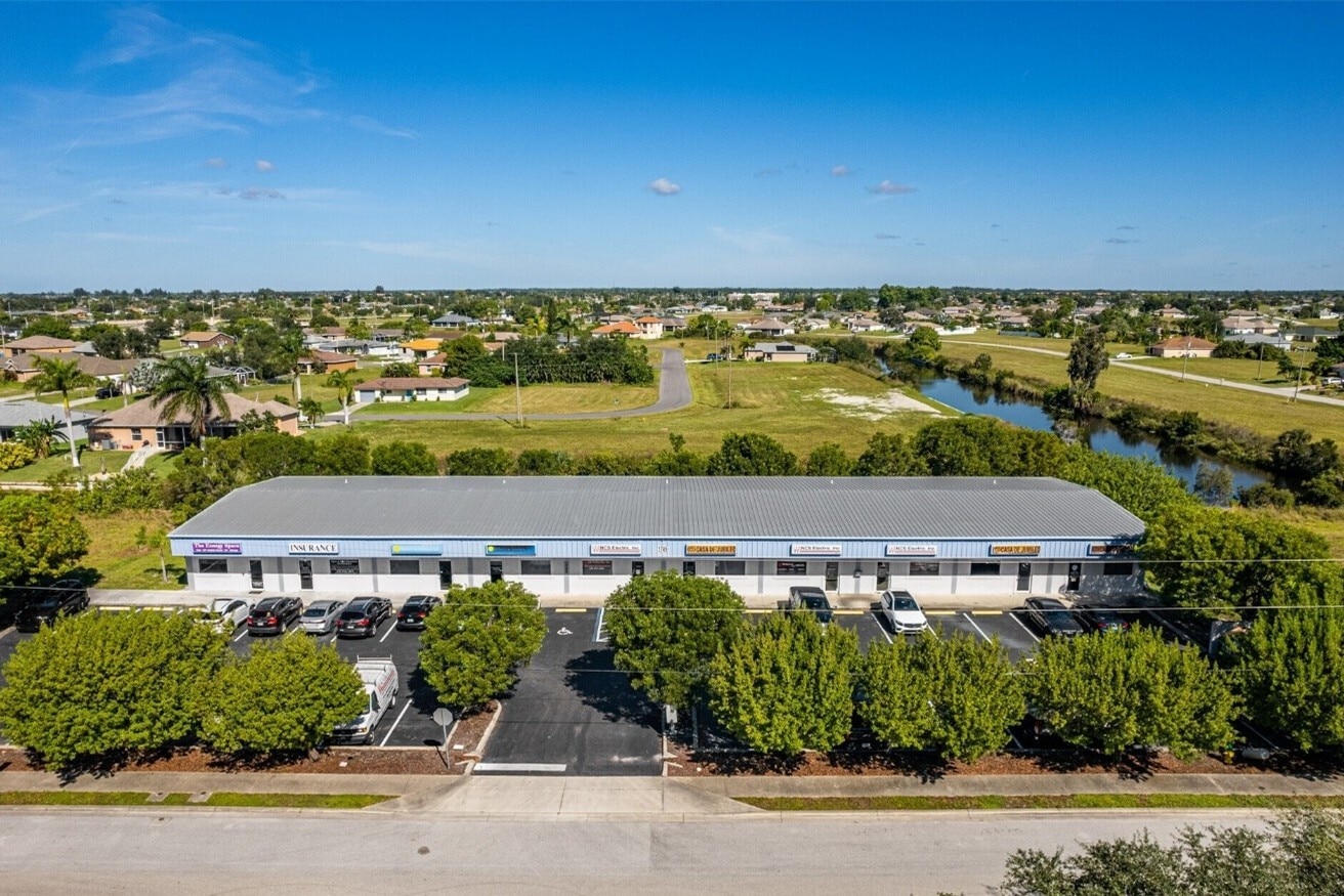 1749 NE 10th Ter, Cape Coral, FL for lease Interior Photo- Image 1 of 11