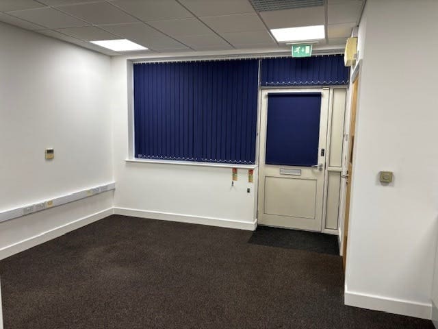 9-28 Athena Ct, Warwick for lease Interior Photo- Image 1 of 4