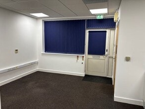 9-28 Athena Ct, Warwick for lease Interior Photo- Image 1 of 4