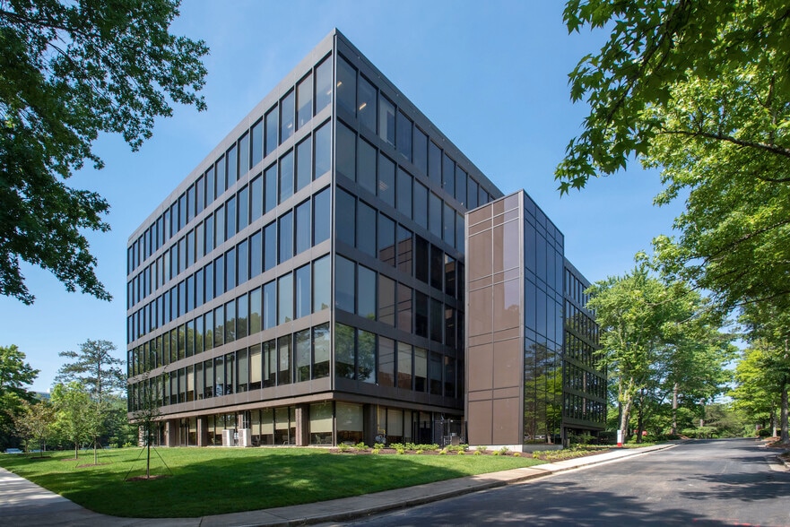 41 Perimeter Ctr E, Atlanta, GA for lease - Building Photo - Image 1 of 5