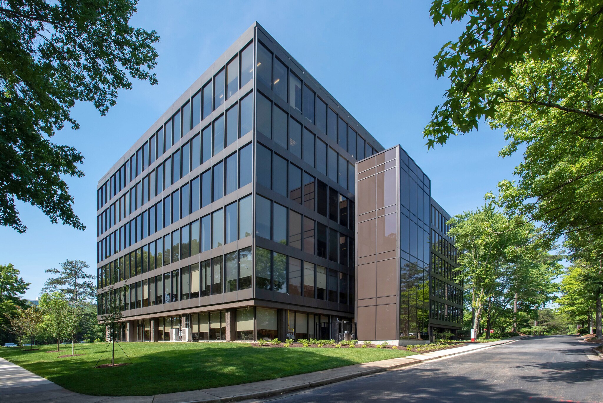 41 Perimeter Ctr E, Atlanta, GA for lease Building Photo- Image 1 of 6