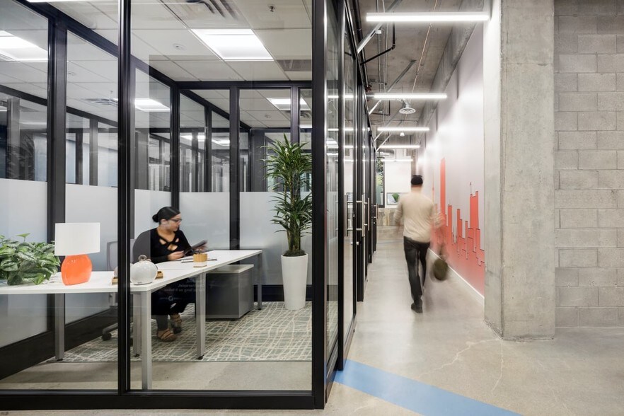 711 N High St, Columbus, OH for lease - Interior Photo - Image 2 of 36