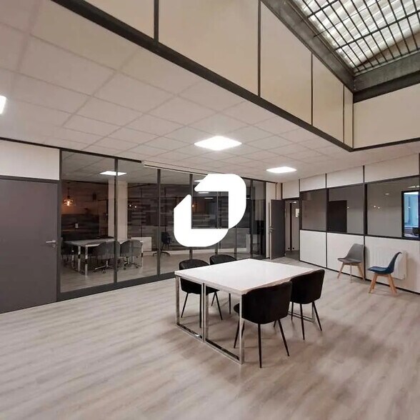 Flex in Montigny-le-Bretonneux for lease - Building Photo - Image 1 of 30