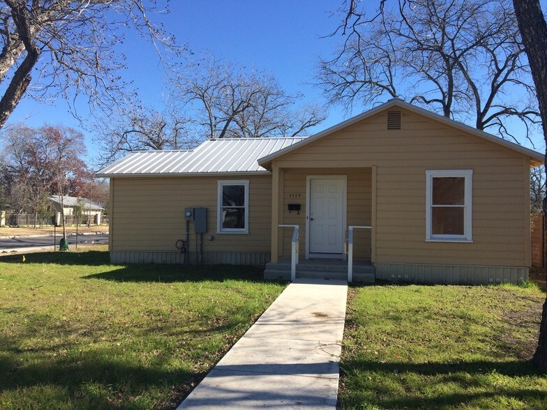 1115 W Bridge St, New Braunfels, TX 78130