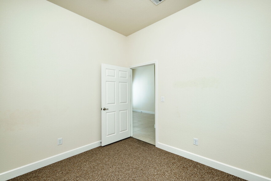 1009 W Pecan St, Pflugerville, TX for sale - Interior Photo - Image 3 of 19