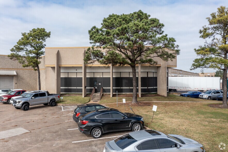 5957-5973 S Loop Fwy E, Houston, TX for lease - Building Photo - Image 2 of 6