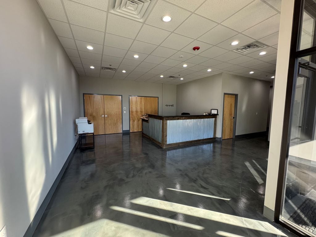 920-920 E Warren St, Gardner, KS for sale Interior Photo- Image 1 of 14