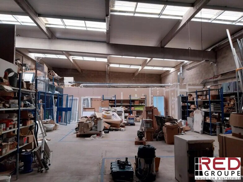 Industrial in Les Pennes-Mirabeau for lease - Building Photo - Image 2 of 7