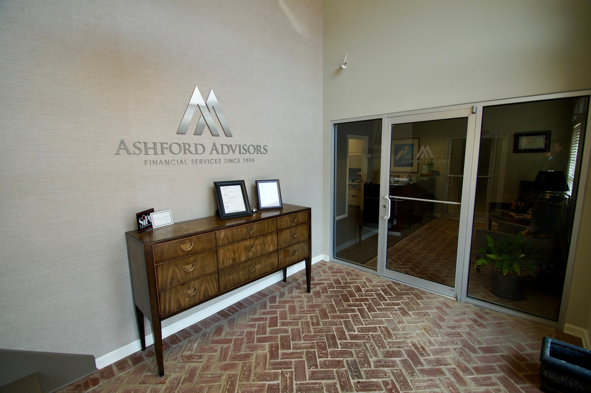 5898 Ridgewood Rd, Jackson, MS 39211 The Allen Building